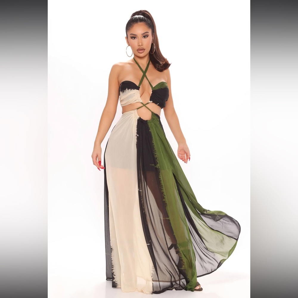 💚🖤 Woman’s Fashion Nova Gypsy Love Maxi Dress